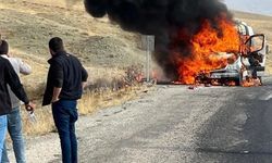 Van'da alev alan minibüs kullanılamaz hale geldi