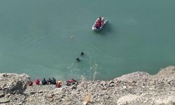 Baraja uçan otomobilde ölenlerin kimlikleri belirlendi