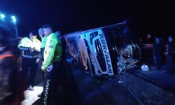 Osmaniye’de yolcu otobüsü devrildi: Yaralılar var