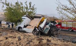 Siverek-Adıyaman kara yolunda kaza: 1 ölü, 1 ağır yaralı