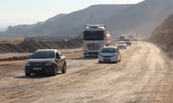 Batman-Diyarbakır yolunda bitmeyen çile: Sürücüler isyan etti!