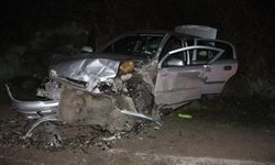 Otomobiller kafa kafaya çarpıştı: Çok sayıda yaralı