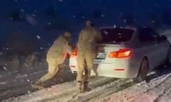 Muş’ta yoğun kar ve tipi nedeniyle mahsur kalan 13 kişi kurtarıldı