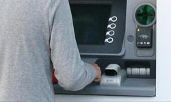 ATM'ye sinirlendi, güvenlik görevlisini bıçakladı