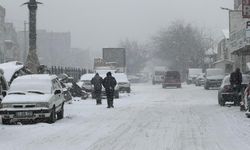 Meteoroloji uyarmıştı: Diyarbakır’da yoğun kar yağışı etkisini sürdürüyor