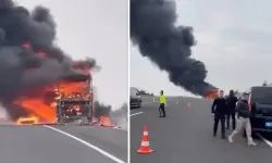 Seyir halindeki yolcu otobüsü alev alev yandı: 25 yolcu son anda kurtuldu