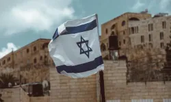 İsrail Askerlerinden Eski Filistinli Bakana Baskın: Elleri ve Gözleri Bağlandı