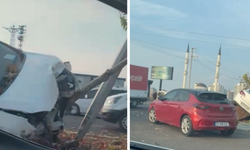 Diyarbakır’da otomobil, refüjdeki direğe çarptı: Yaralılar  var