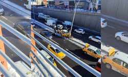 Diyarbakır’da korkutan kaza; Buzlanan yolda ticari taksi savruldu