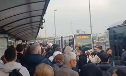 İstanbul'da durakta korkutan anlar: Bayılan çocuk metrobüsün altında kaldı