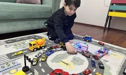 Oyuncak arabalarla Diyarbakır trafiğini canlandırdı