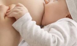 "Anne sütü aşı görevi görüyor”