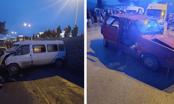 Servis minibüsü ile otomobil çarpıştı: Ölü ve yaralılar var