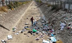 Kuraklıkla boşalan kanallar çöplüğe döndü