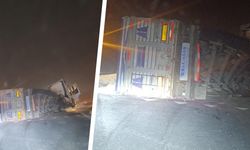 Diyarbakır Bismil'de tır devrildi; Yol trafiğe kapandı