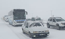 Siverek–Diyarbakır yolu felç oldu; Tipi nedeniyle trafik durdu