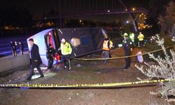 Adana’da yolcu otobüsü devrildi: Yaralılar var