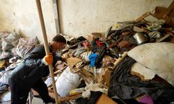 Bu evden 28 kamyon atık çıkardı