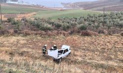 Şarampole yuvarlanan araçta 3 kişi yaralandı