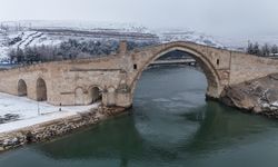 Silvan’da beyaz büyü! Tarih kar altında kartpostala döndü