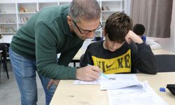 Diyarbakır’da gönüllü öğretmenler tatilde öğrencilere destek veriyor