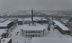 Tarihin üzerine kar yağdı: Diyarbakır Sur ilçesi dronla görüntülendi