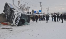 Ağrı’da yolcu otobüsü araziye devrildi: Çok sayıda yaralı