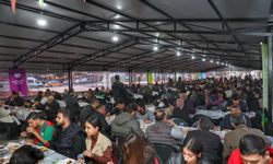 Diyarbakır’da yüzlerce kişi aynı sofrada buluştu