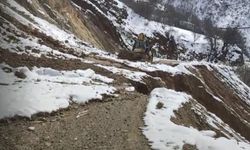 Diyarbakır’da heyelan nedeniyle kapanan yol ulaşıma açıldı