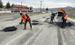 Kulp-Diyarbakır yolunda tehlike oluşturan çukur ve tümseklere müdahale