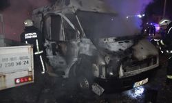Kız arkadaşının aracını yaktı, kendi minibüsünü de ateşe verdi