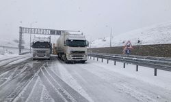 Diyarbakır-Silvan-Bitlis Yolunda kar alarmı: Araçlar tünelde mahsur kaldı