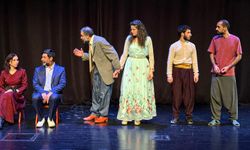 Diyarbakır’da Kürtçe Shakespeare uyarlaması: Xewna Şeveke Havînê tiyatroseverlerle buluşuyor