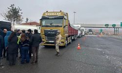 Kobani için yola çıkan 25 yardım TIR'ı Diyarbakır’a geri döndü