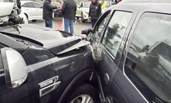 Diyarbakır'da araçlar bir birine girdi