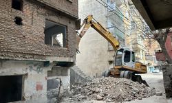 Diyarbakır’da metruk binalar bir bir yıkılıyor!