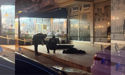 Şaşırtan görüntü :Bir şahıs İntihar ederken, iftar açmaya devam ettiler!