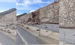 Kahta-Diyarbakır yolundaki duvar çöktü