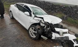 Otomobiller kafa kafaya çarpıştı: 8 yaralı