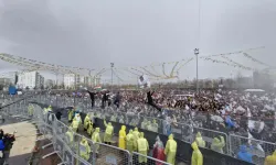 Diyarbakır Nevruz Parkı’nda tarihi kalabalık: 10 kilometrelik bariyer dikkat çekti