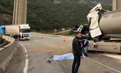 Tırlar kafa kafaya çarpıştı: 1 ölü