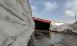 Van’da kar kalınlığı 3 metreyi aştı