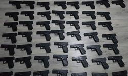 İstanbul’da bir evden 50 adet tabanca çıktı