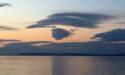 Van Gölünde insan silüeti ile gölün buluşması