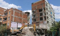 Diyarbakır’da bina yıkımında büyük dikkatsizlik: Sağlam bina hasar aldı
