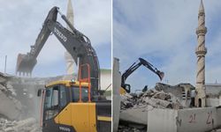 Diyarbakır’daki hasarlı cami yıkıldı