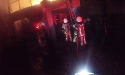 Diyarbakır'da oto tamircideki yangın kask kamerasında