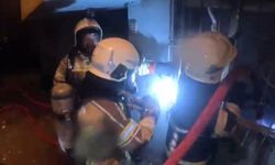 Diyarbakır’da ev yangını söndürme çalışmaları kask kamerasında