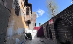 Diyarbakır’da korkutan görüntü: Cami cemaati tedirgin!