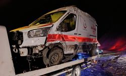 Muş’ta ambulans devrildi: Yaralılar var